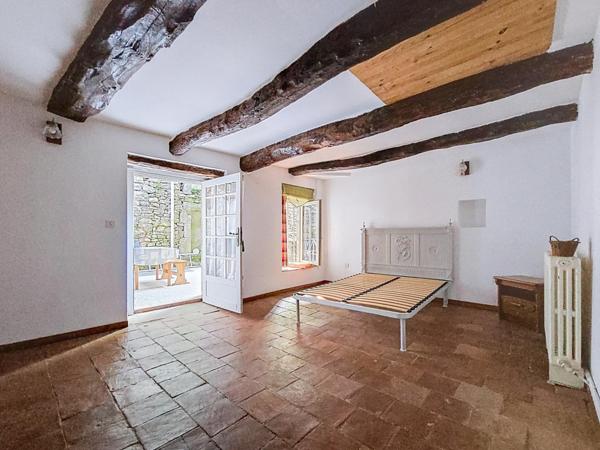 Maison de village avec cour, garage et grenier aménageable – Lunas (34650)