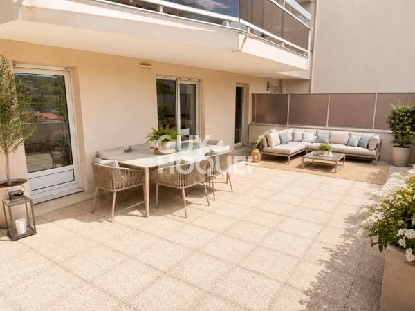 EXCLUSIVITÉ – T2 D’EXCEPTION AVEC TERRASSE DE 46 M² EN PLEIN CENTRE DE SAINT-GENIS-LAVAL