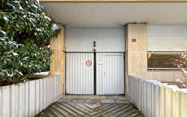 Stationnement à louer    12,10 m2 Paris 20