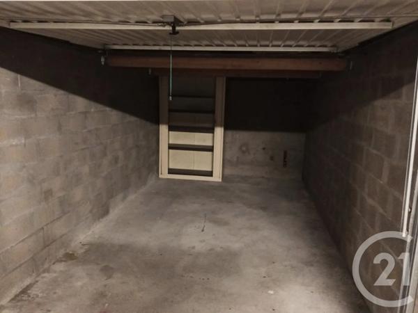 Parking à vendre  13 m 2   LYON  - 69008