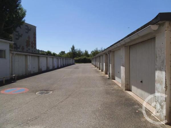 Parking à vendre  13 m 2   LYON  - 69008