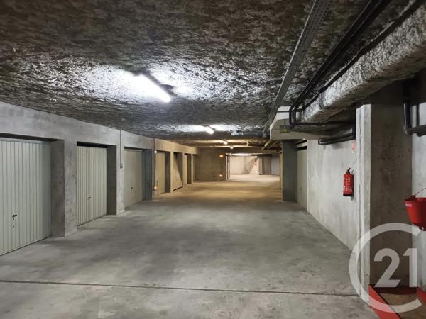 Parking à vendre  13 m 2   LYON  - 69008