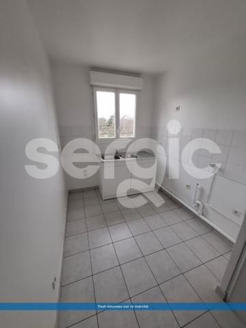 Location 3 Pieces 59 91100 Corbeil Essonnes 67 0003 01 0013