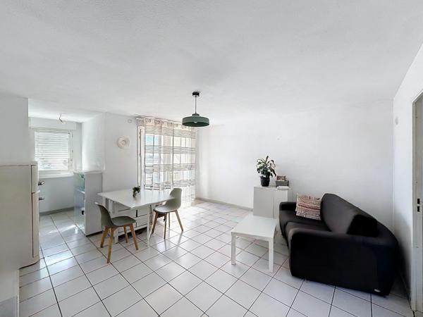 T2 lumineux avec vue dégagée, loggia et parking