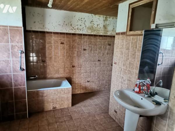 EXCLUSIVITE - ST MEEN LE GRAND, en campagne maison à rénover entièrement, terrain de 735 m²