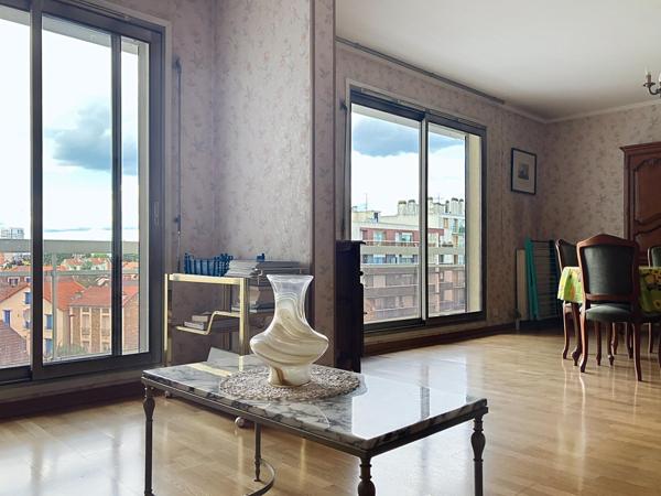 Coeur de ville balcon, terrasse et grand box fermé