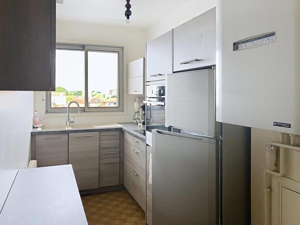 Coeur de ville balcon, terrasse et grand box fermé