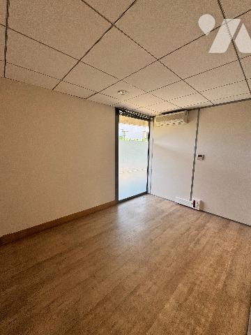 FRÉJUS — LOCAL COMMERCIAL 214 m² — EX-AGENCE BANCAIRE — VENDU LIBRE