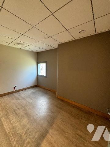 FRÉJUS — LOCAL COMMERCIAL 214 m² — EX-AGENCE BANCAIRE — VENDU LIBRE
