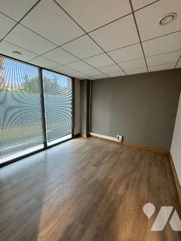 FRÉJUS — LOCAL COMMERCIAL 214 m² — EX-AGENCE BANCAIRE — VENDU LIBRE