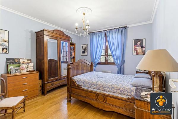 Vente                                                      Maison
                        
                     6 pièces                      193 m2                     à Brignais