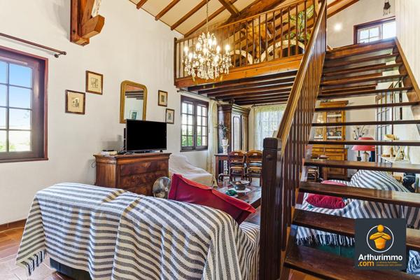 Vente                                                      Maison
                        
                     6 pièces                      193 m2                     à Brignais