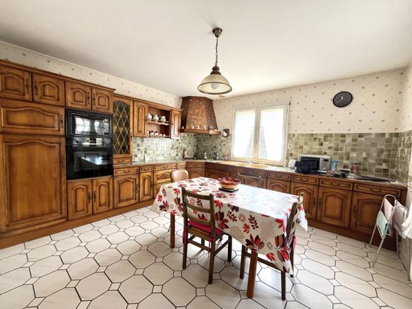A VENDRE GRANDE MAISON FAMILIALE SUR 1000 m² de terrain