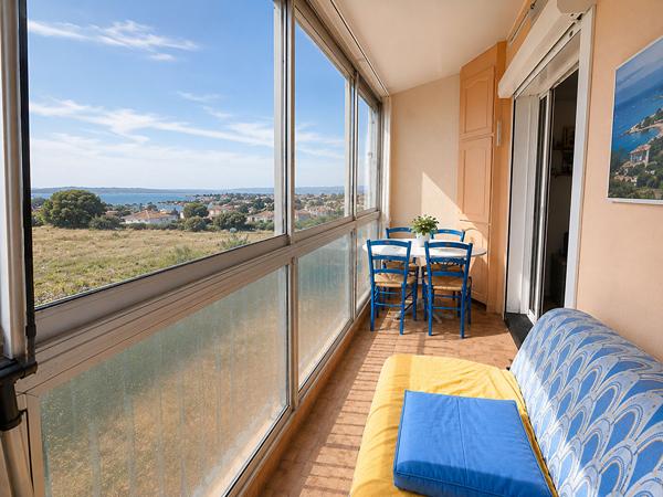 Charmant T2 meublé avec loggia et vue mer