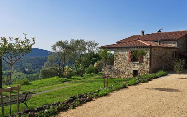 Maison à vendre    6 pièces •  Largentière