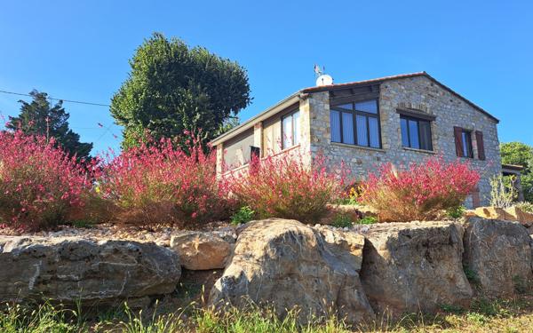 Maison à vendre    6 pièces •  Largentière