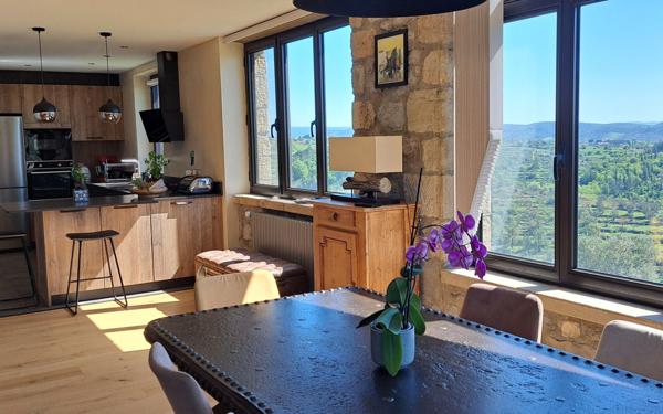 Maison à vendre    6 pièces •  Largentière