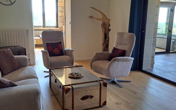 Maison à vendre    6 pièces •  Largentière