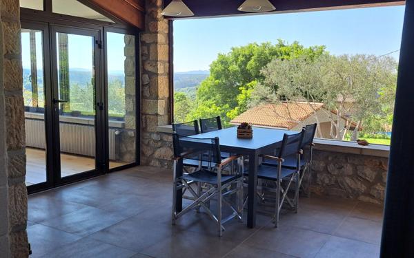 Maison à vendre    6 pièces •  Largentière