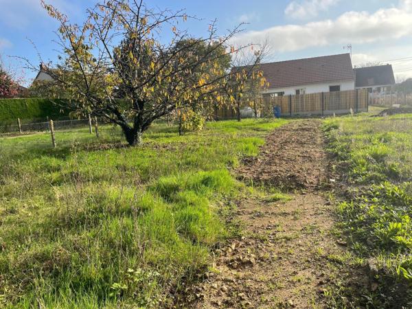 très beau terrain clos et viabilisé