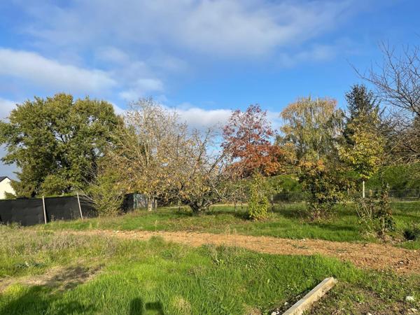 très beau terrain clos et viabilisé