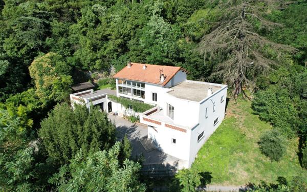 Maison à vendre    9 pièces • 215 m2 Aubenas