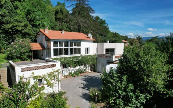 Maison à vendre    9 pièces • 215 m2 Aubenas