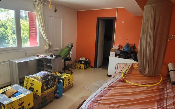 Maison à vendre    9 pièces • 215 m2 Aubenas