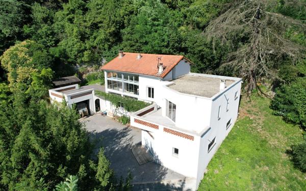 Maison à vendre    9 pièces • 215 m2 Aubenas