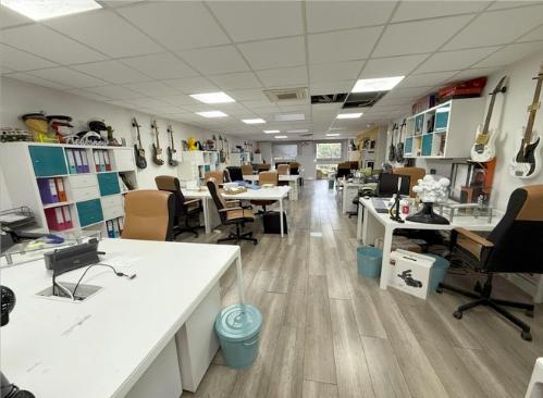 Bâtiment indépendant R+1 d'environ 750m² (Activités & bureaux)