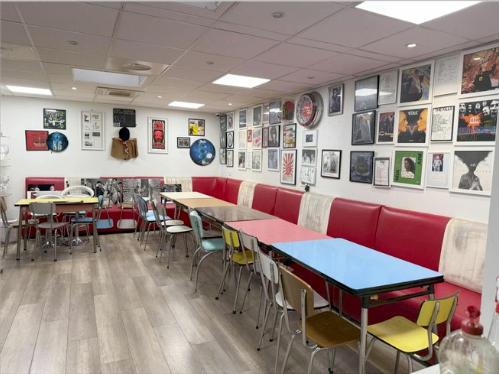 Bâtiment indépendant R+1 d'environ 750m² (Activités & bureaux)