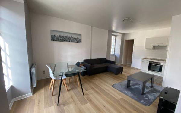 Appartement à louer    2 pièces • 70 m2 Saint-Flour