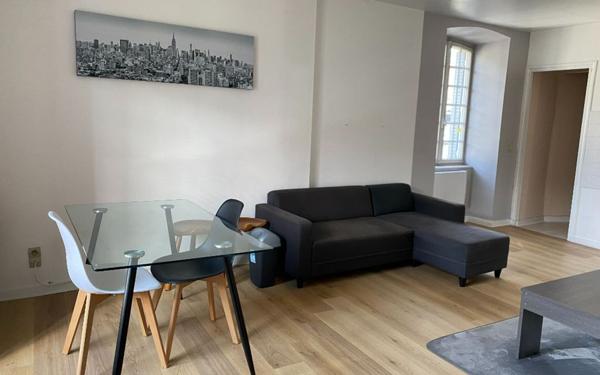 Appartement à louer    2 pièces • 70 m2 Saint-Flour