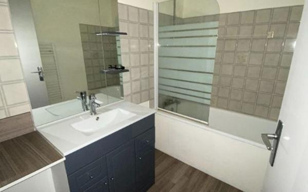 Appartement à louer    2 pièces • 70 m2 Saint-Flour