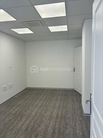 Local d activites de 140 m²