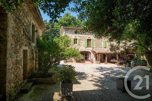 Maison à vendre  13 pièces - 410 m 2   SAUZET  - 26