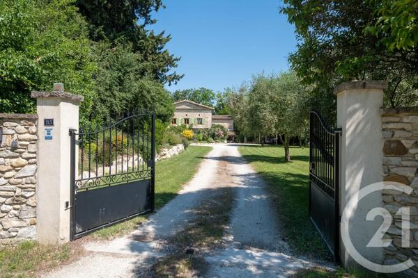 Maison à vendre  13 pièces - 410 m 2   SAUZET  - 26