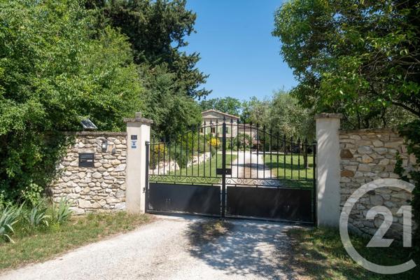 Maison à vendre  13 pièces - 410 m 2   SAUZET  - 26