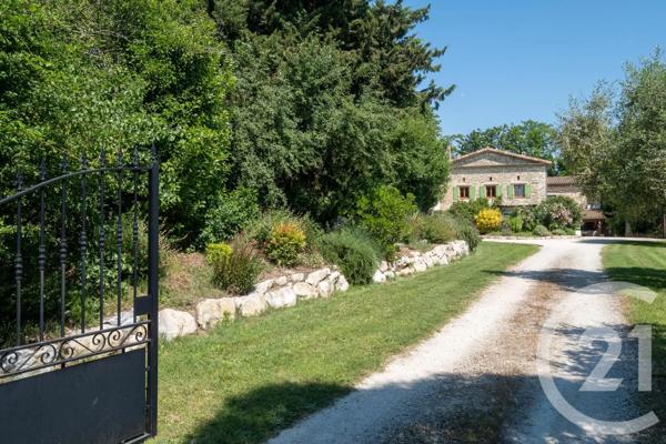 Maison à vendre  13 pièces - 410 m 2   SAUZET  - 26