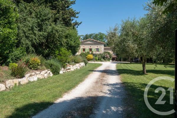 Maison à vendre  13 pièces - 410 m 2   SAUZET  - 26