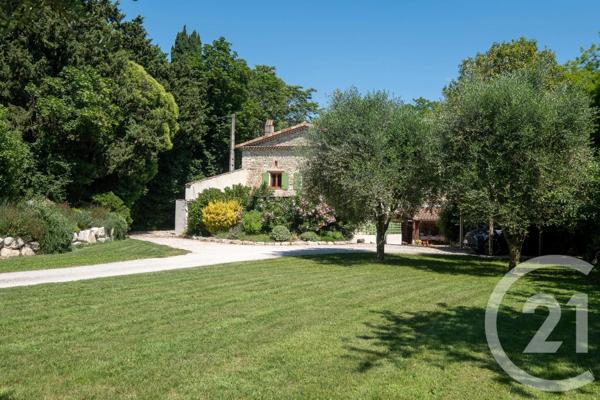 Maison à vendre  13 pièces - 410 m 2   SAUZET  - 26