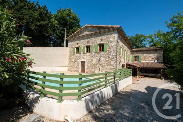 Maison à vendre  13 pièces - 410 m 2   SAUZET  - 26