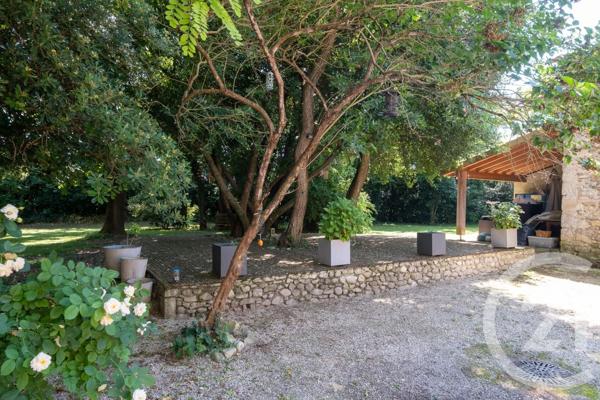 Maison à vendre  13 pièces - 410 m 2   SAUZET  - 26