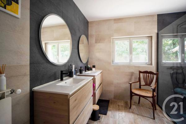 Maison à vendre  13 pièces - 410 m 2   SAUZET  - 26