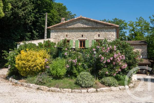 Maison à vendre  13 pièces - 410 m 2   SAUZET  - 26