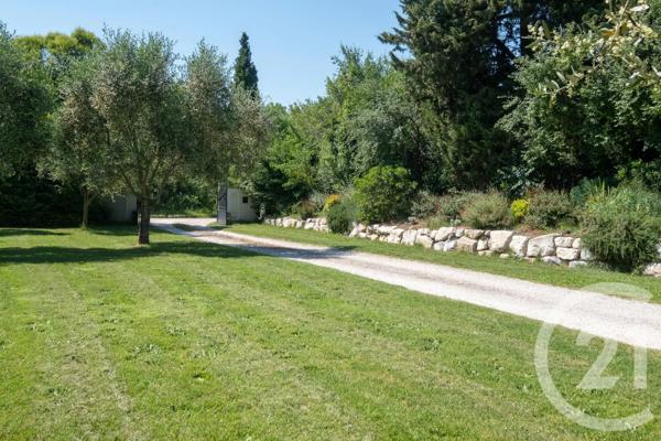 Maison à vendre  13 pièces - 410 m 2   SAUZET  - 26