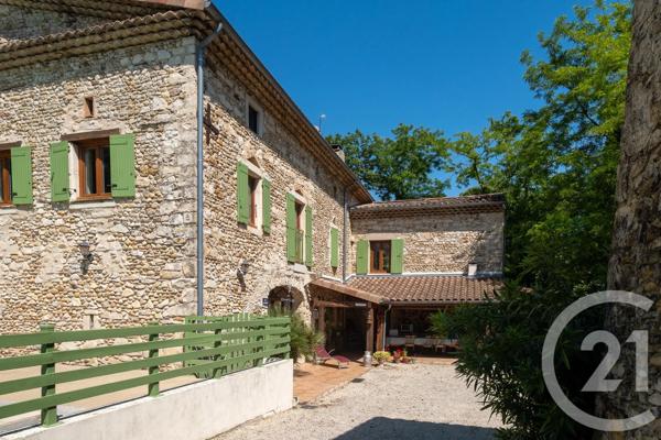 Maison à vendre  13 pièces - 410 m 2   SAUZET  - 26