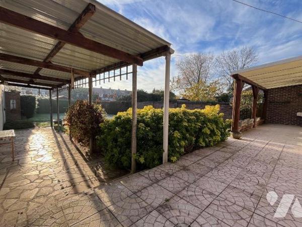 OPPORTUNITÉ !!! Nouveauté à vendre à Hazebrouck ! 
Bel ensemble immobilier composé d'une maiso...