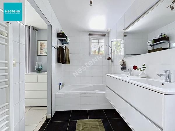 EPAGNY _ Maison individuelle rénovée, 5 pièces de 134 m², avec belle vue, piscine, jardin et terrasse, à vendre