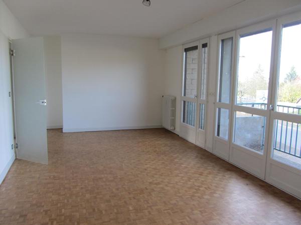 Appartement * 3 Pièces * 64 M² * 15200 Mauriac * 490  € * 100  € * 590  €
